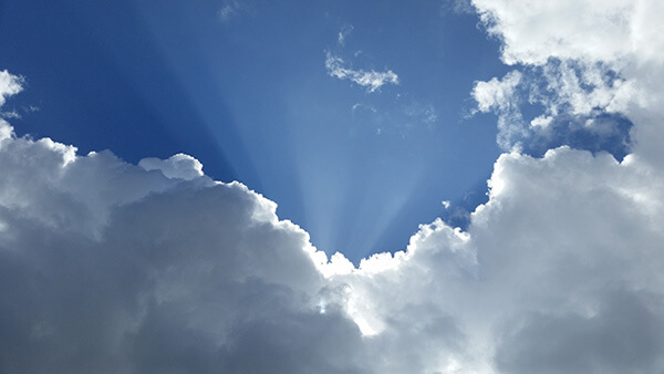 Image of clouds with sun rays shining through